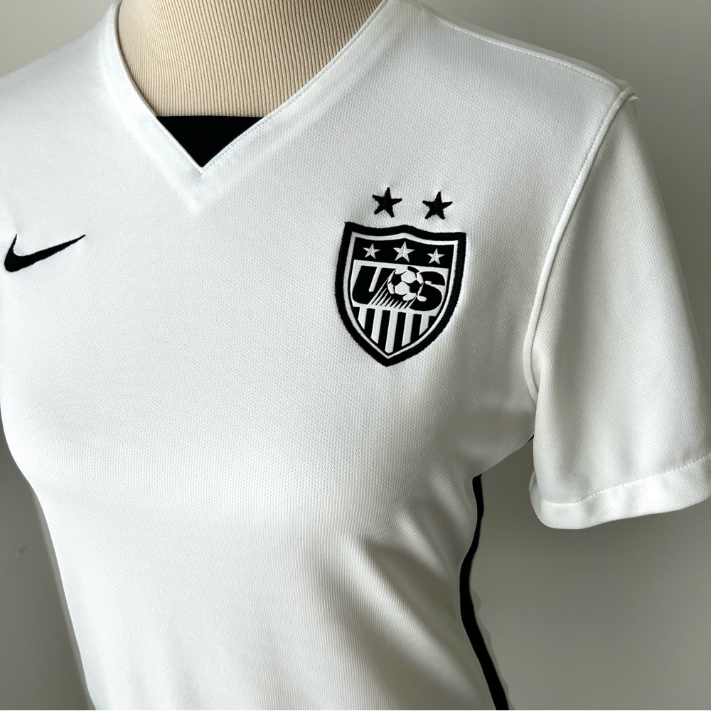 🌸Women’s 2015 U.S. Soccer Jersey. Size: Medium. White/Black - Picture 9 of 10